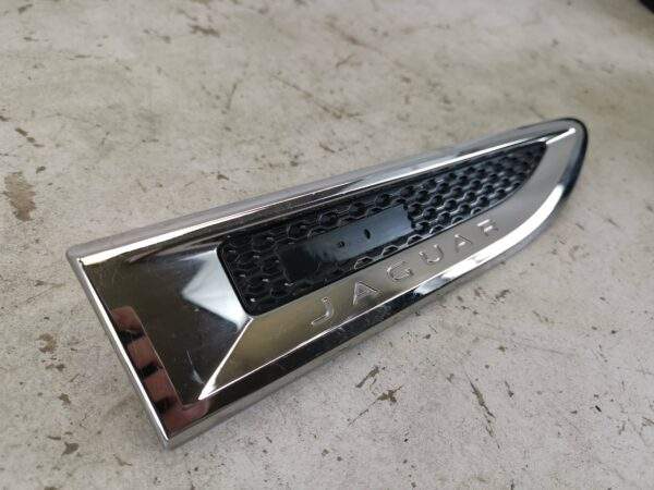 Ornament Aripa Dreapta Jaguar  E-Pace 1 [2017 - 2020] Original In Stare Buna - imagine 4
