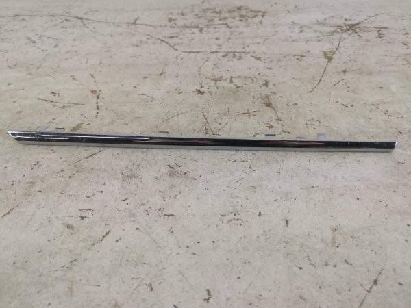 Ornament Cromat Grila Radiator Mercedes-Benz  R-Class W251 [2005 - 2010] Original In Stare Buna